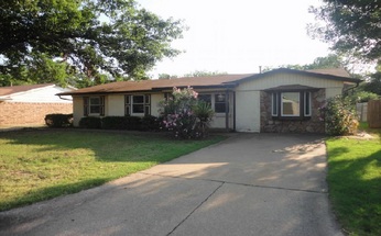  1001 Russell Ln, Bedford, TX photo