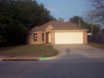  826 S Center St, Grand Prairie, TX photo