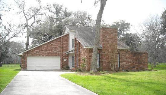  259 South Amherst Drive, West Columbia, TX photo