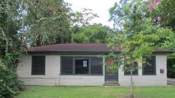  105 W Marion St, Clute, TX photo