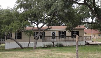  196 Stolles Dr, Pipe Creek, TX photo