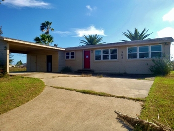  303 E Speckled Trout Ln, Rockport, TX photo