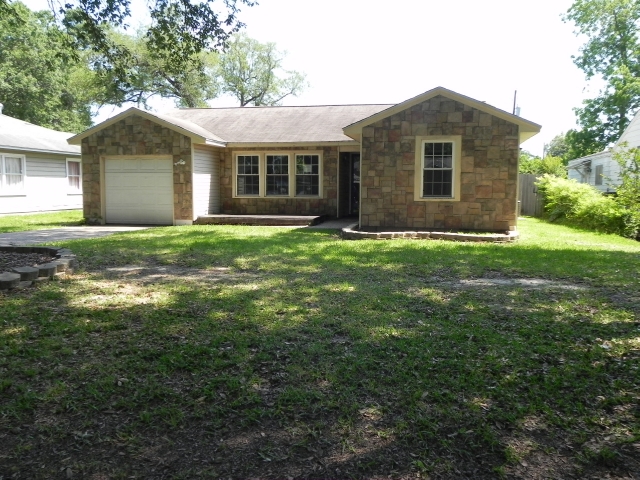  4432 Clermont Ave, Groves, TX photo