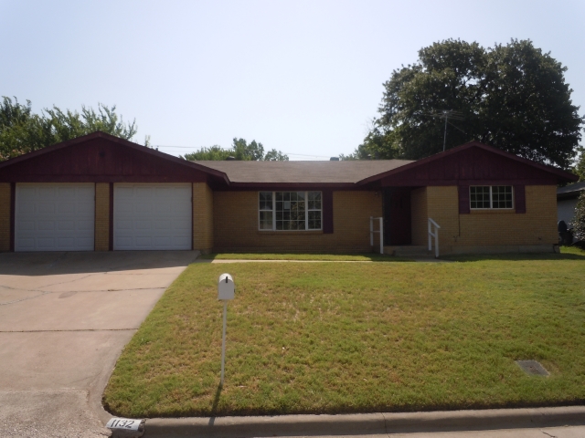  1132 Valley View Dr, Hurst, TX photo