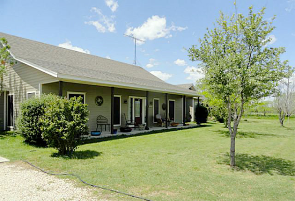  425 Triangle Road, Valley View, TX photo