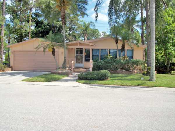  241 Las Palmas Blvd, North Fort Myers, FL photo