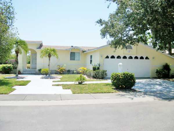  263 Las Palmas Blvd, North Fort Myers, FL photo