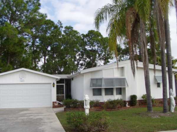  1042 La Paloma, North Fort Myers, FL photo