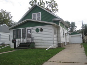  612 W Cook St, New London, WI photo