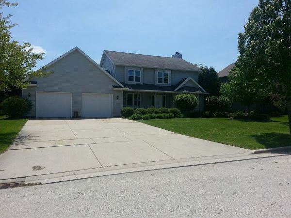  403 S Hills Dr, Plymouth, Wisconsin  photo