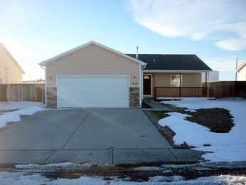  1614 Swing Dr, Cheyenne, WY photo